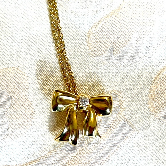 Retired Tiffany and Co. 18K Bow & Tiffany Diamond! - Picture 4 of 6